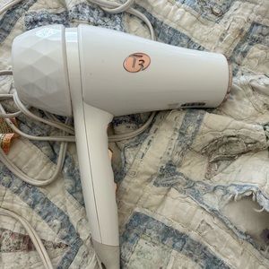 *used* great condition T3 Featherweight dryer